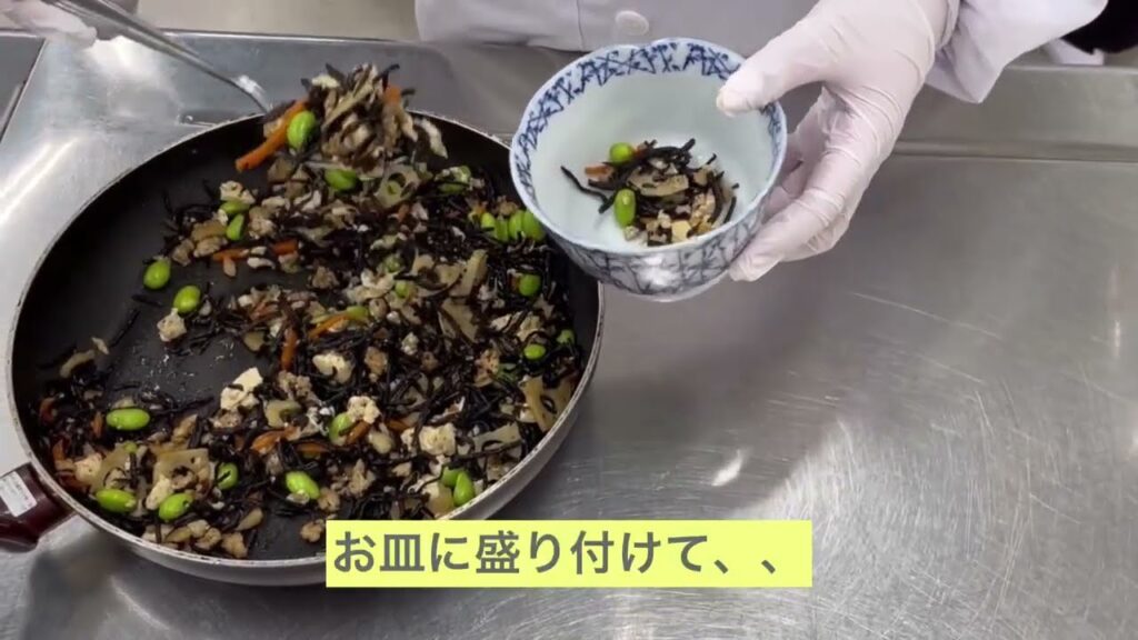 和洋女子大生考案レシピ　彩り野菜と房州ひじきの炒め物　(房州ひじきの料理)