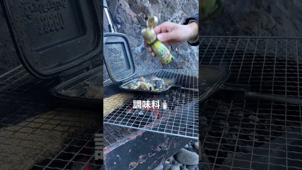 【サバ缶レシピ】独女の限界キャンプ🏕クッキング🍳料理研究家リュウジのバズレシピをホットサンドメーカーで作ってみた#shorts