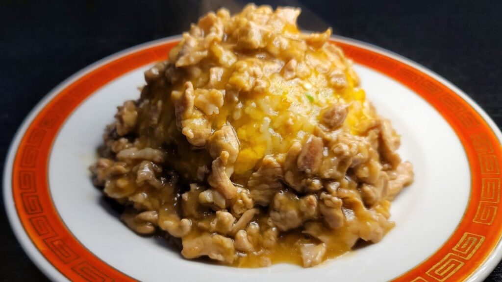 これは老舗中華屋さんでしか味わえない。だけど動画化しちゃいます【肉かけ炒飯】