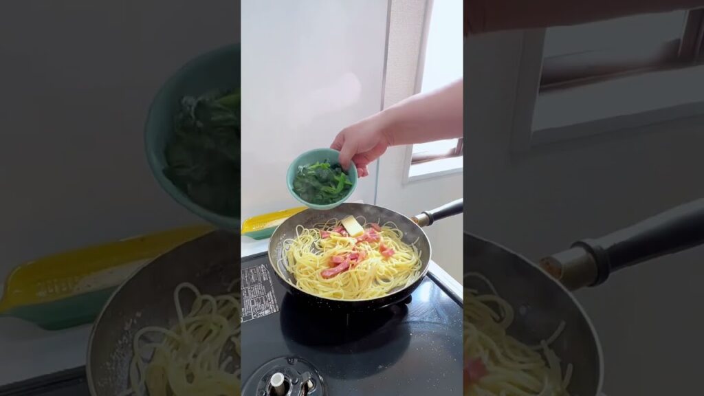 ベーコンとほうれん草のガリバタ醤油パスタ #簡単レシピ
