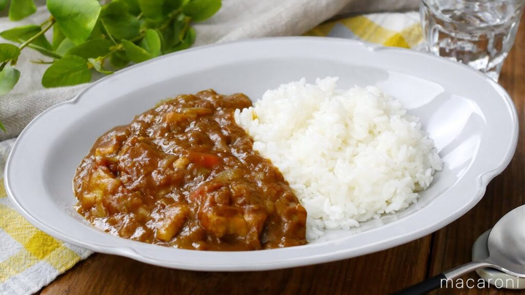 【新玉ねぎの無水カレー】水を使わない！野菜の旨味の旨味が凝縮♪｜macaroni（マカロニ）